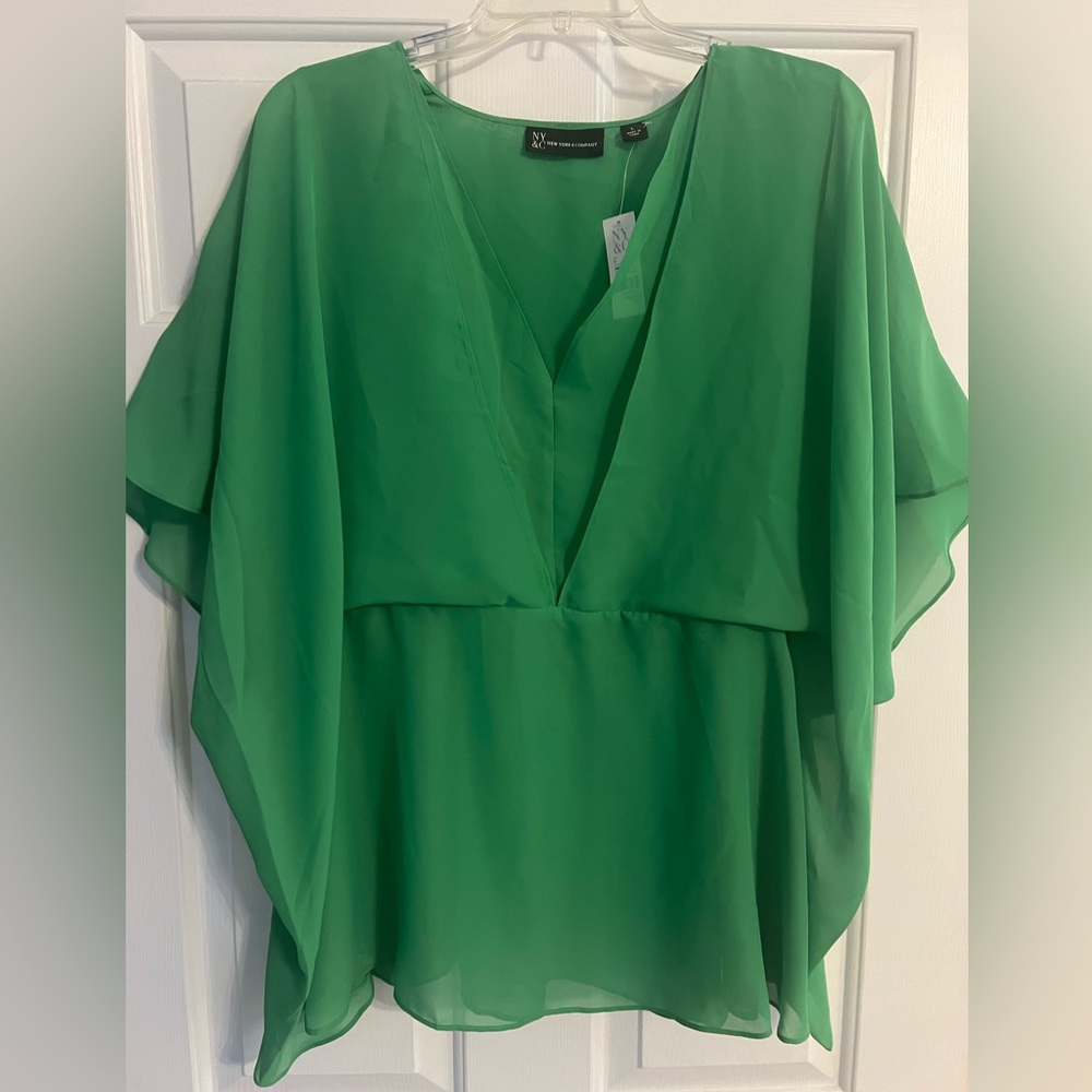 Green single-ruffle V-neck, high waist and flowing sleeves blouse.